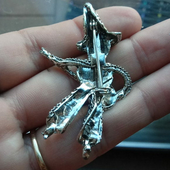 Gorgeous silver colored Brooch Pin banjo player - Picture 9 of 16